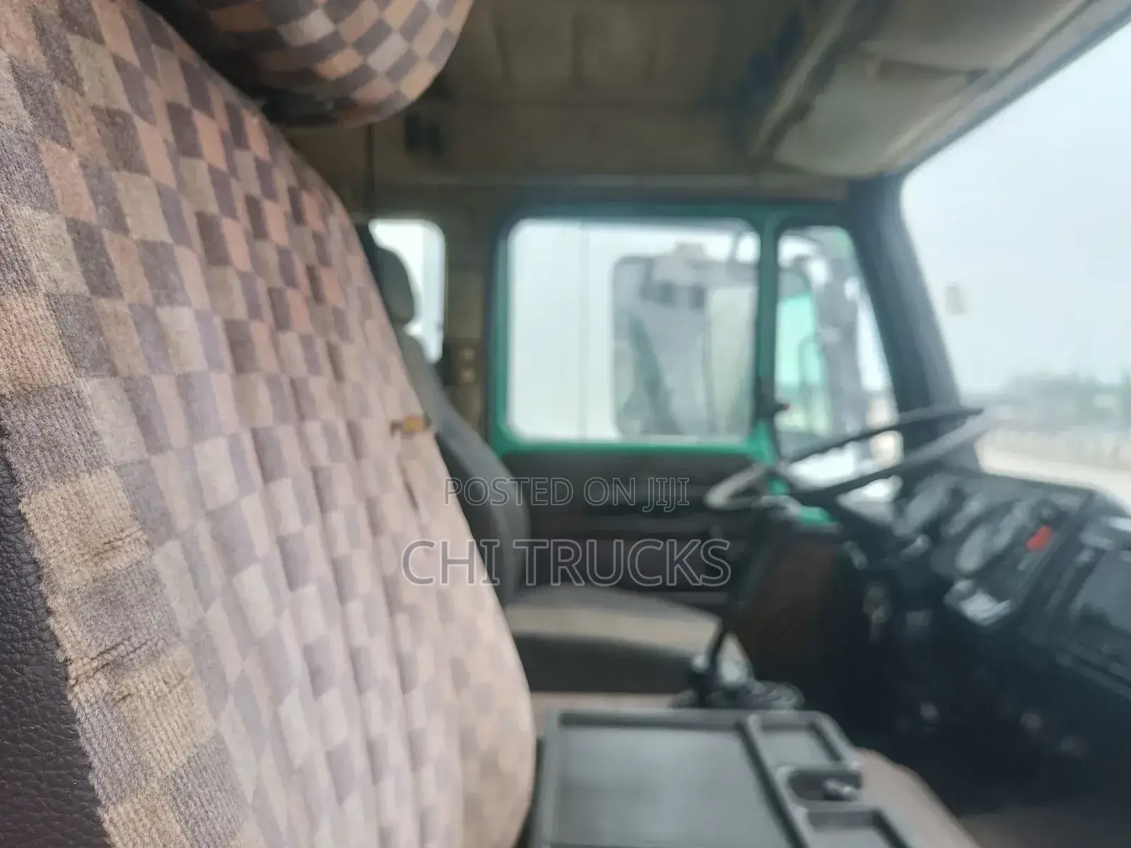Mercedes Benz 1622 German Truck v Engine 10 Tires 30 Tonnage Capacity