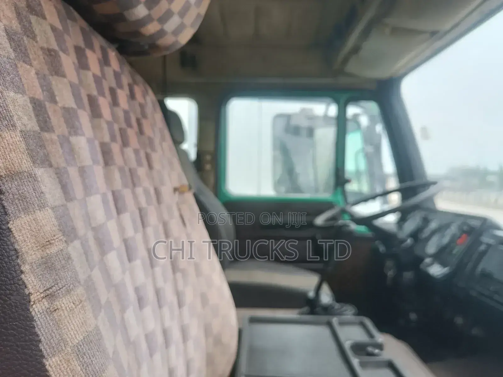Mercedes Benz 1622 German Truck v Engine 10 Tires 30 Tonnage Capacity