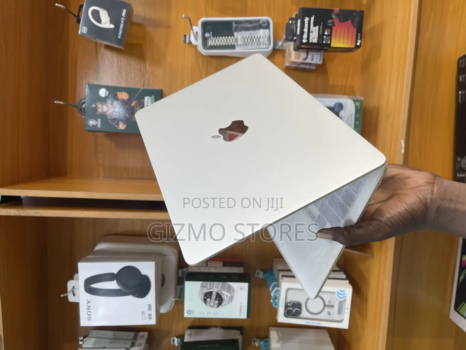 New Laptop Apple MacBook Air 2025 M4 13-Inch 16GB Apple M4 SSD 256GB