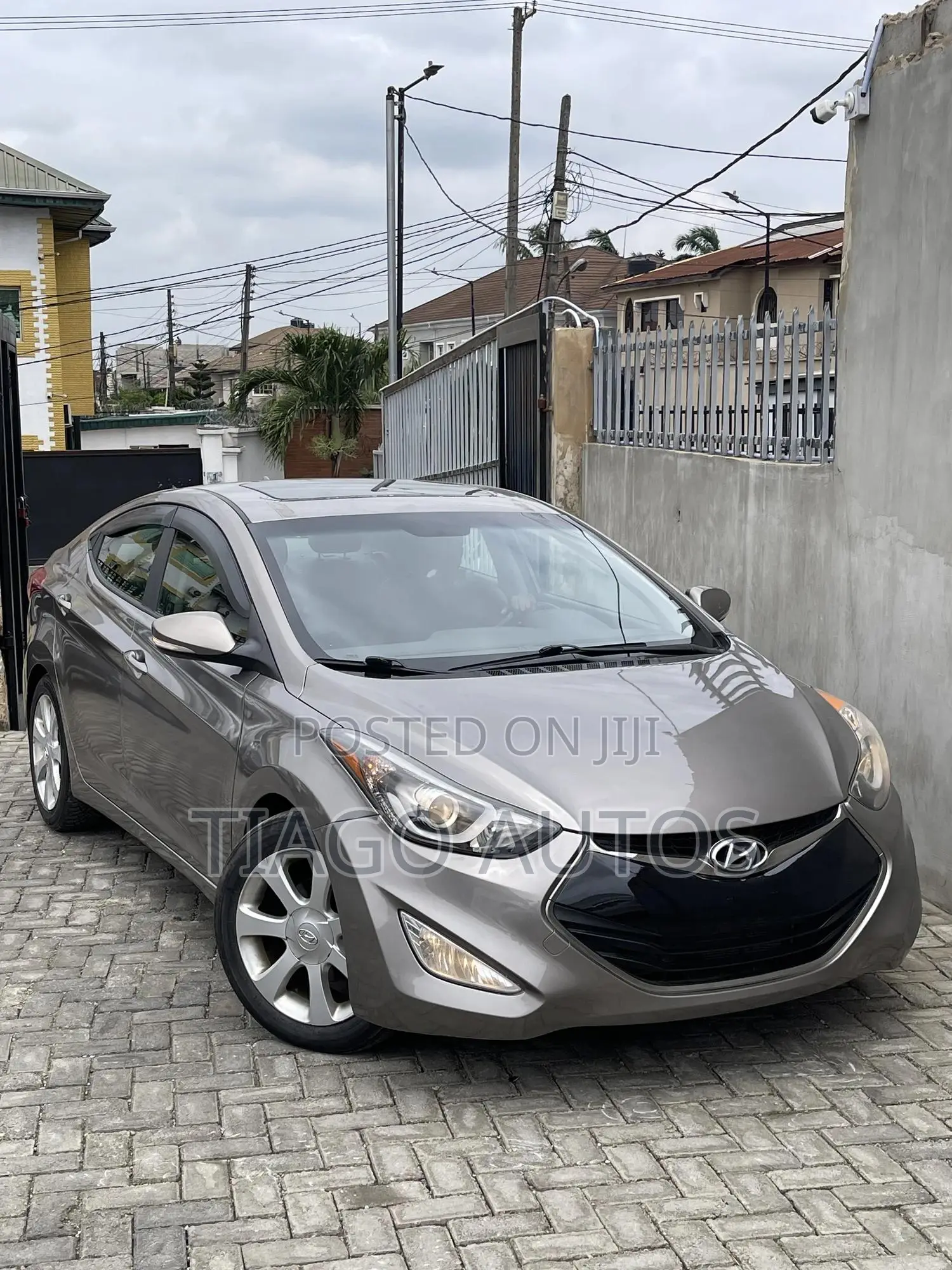 Hyundai Elantra Limited Sedan FWD (1.8L 4cyl 6A) 2013 Gray