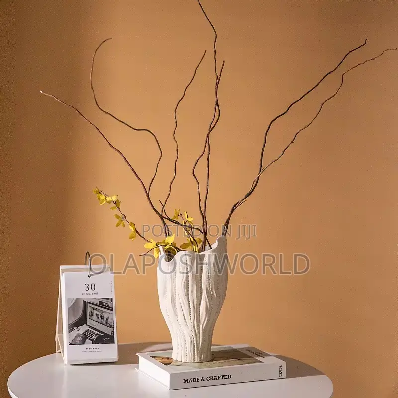 Sculpture Still Flower Vase