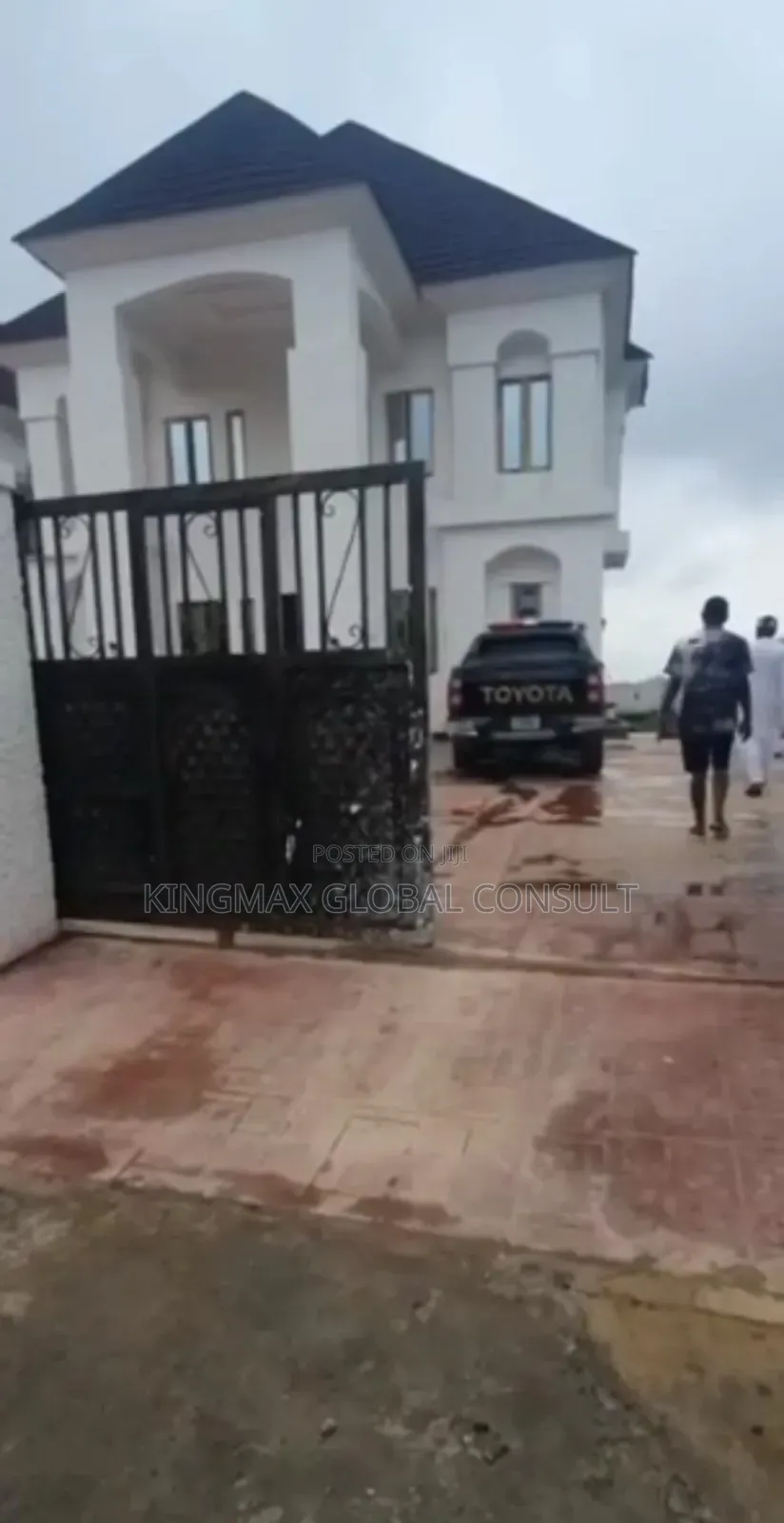 5bdrm Duplex in Guzape Main for sale