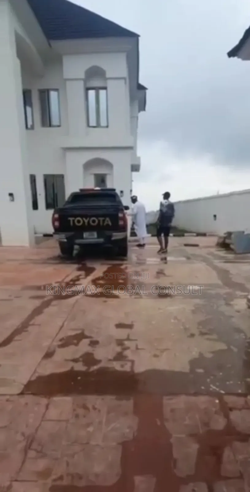5bdrm Duplex in Guzape Main for sale