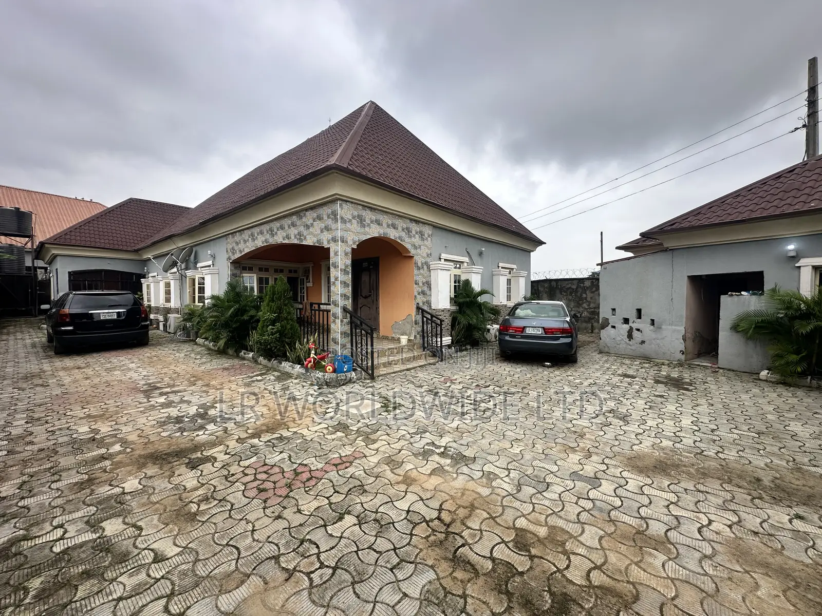 5bdrm Bungalow in FHA for sale