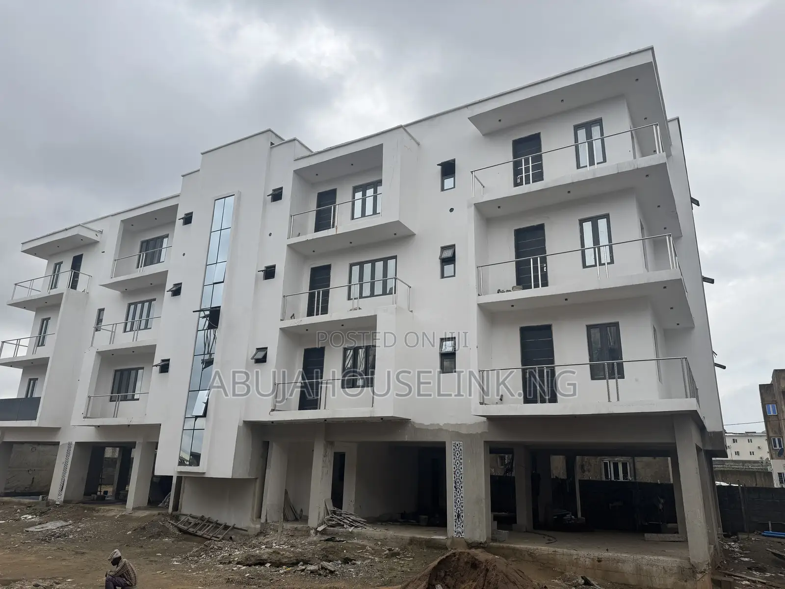 3bdrm Apartment in Wuye Abuja for sale