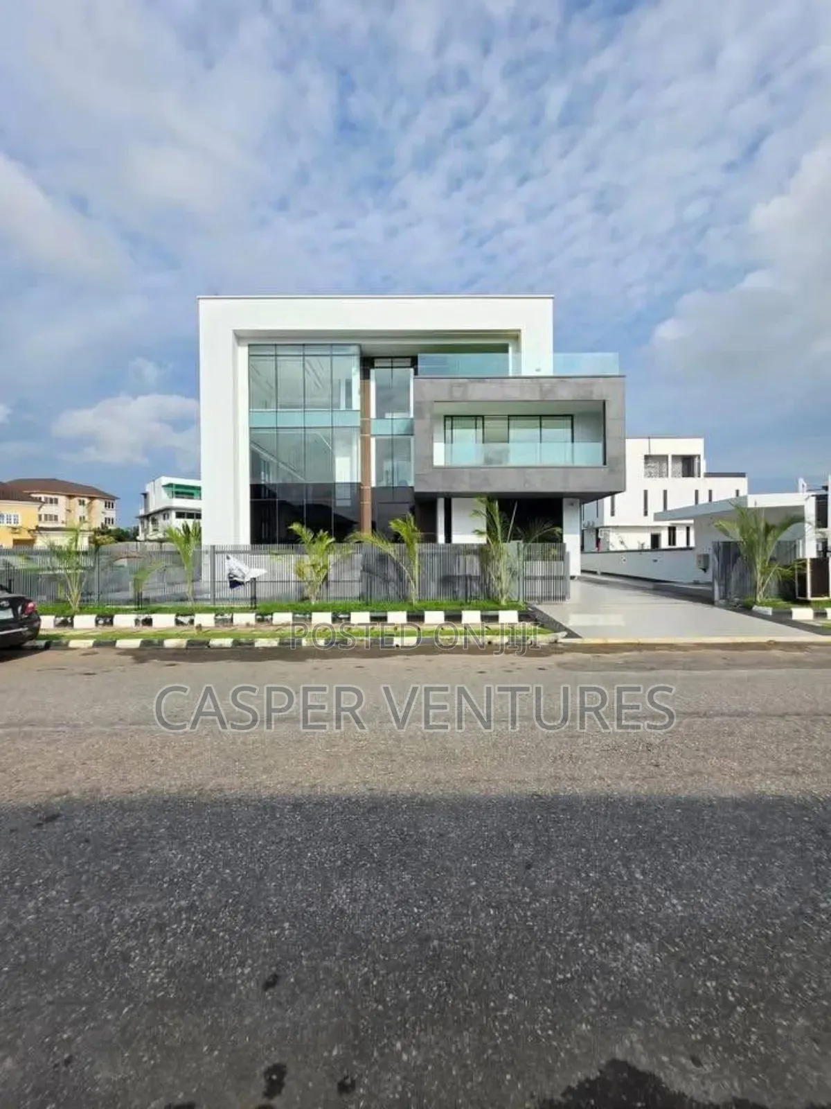 5bdrm Duplex in Pinnock Beach, Osapa london for sale