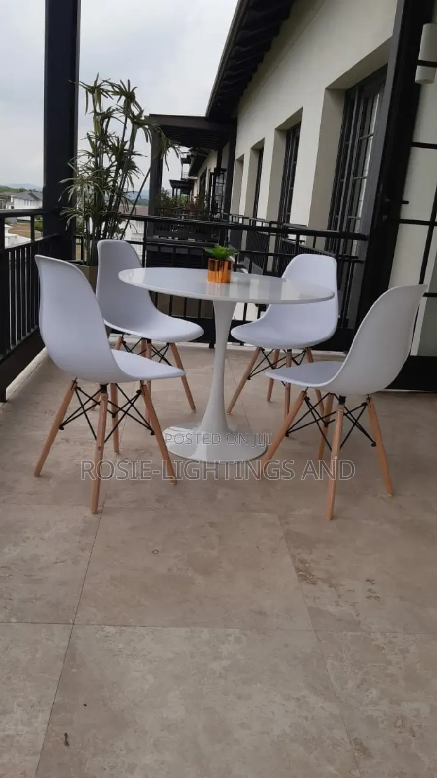 Aesthetic MDF Top Dinning With Pedestal Base + 4 Chairs