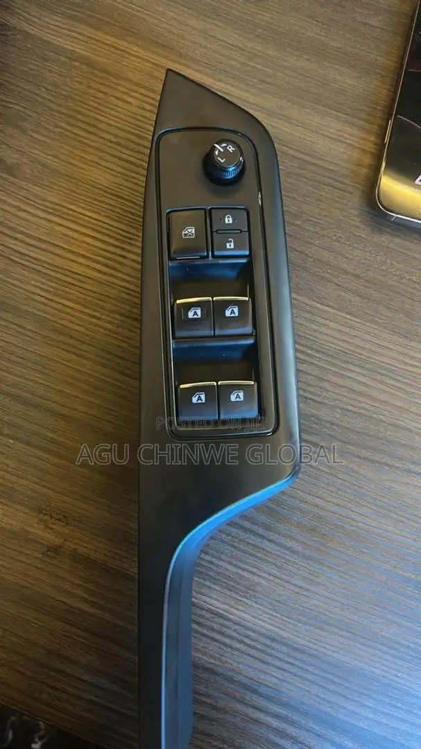 Center Button CHR
