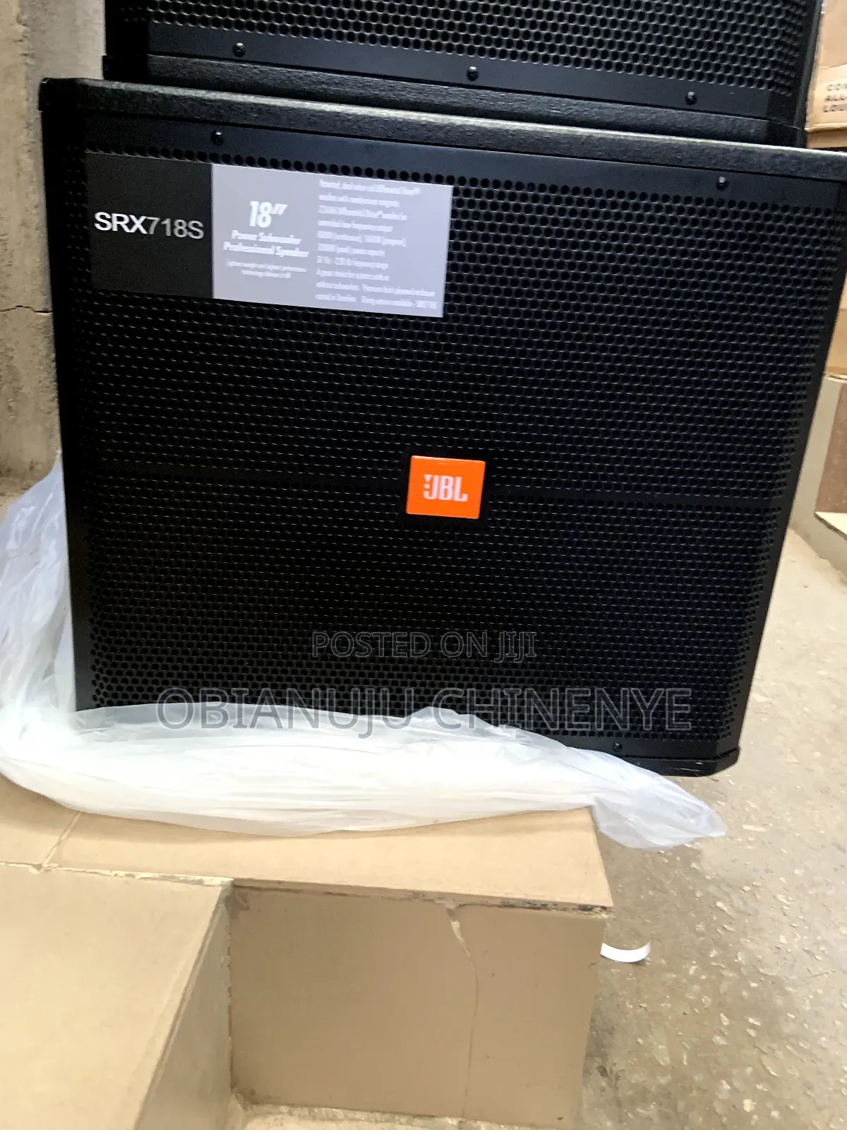 JBL Srx718s