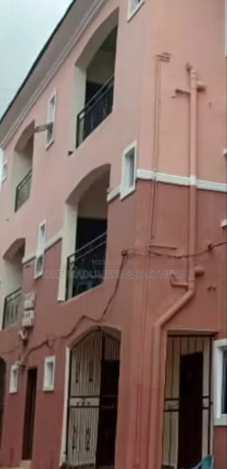 6bdrm Block of Flats in Uratta Road Mcc for sale