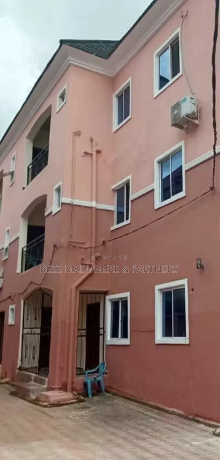6bdrm Block of Flats in Uratta Road Mcc for sale