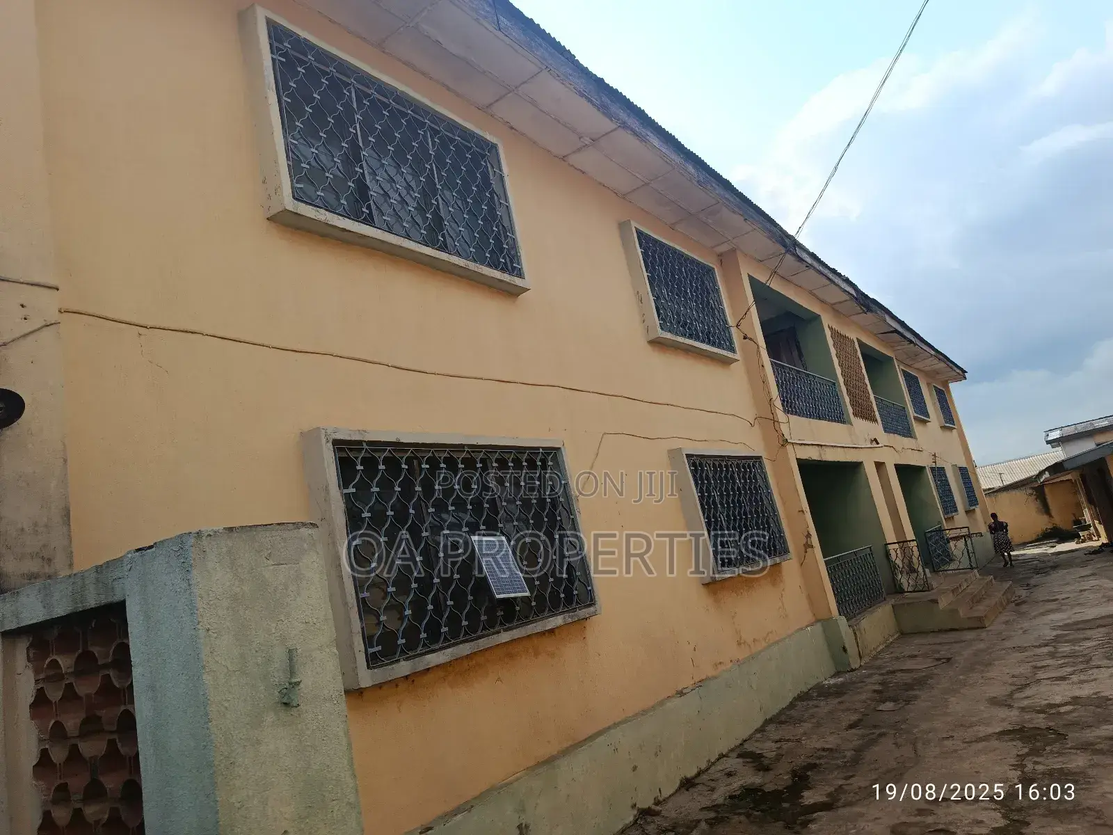 16bdrm Block of Flats in Farayola Bodija, Ibadan for sale