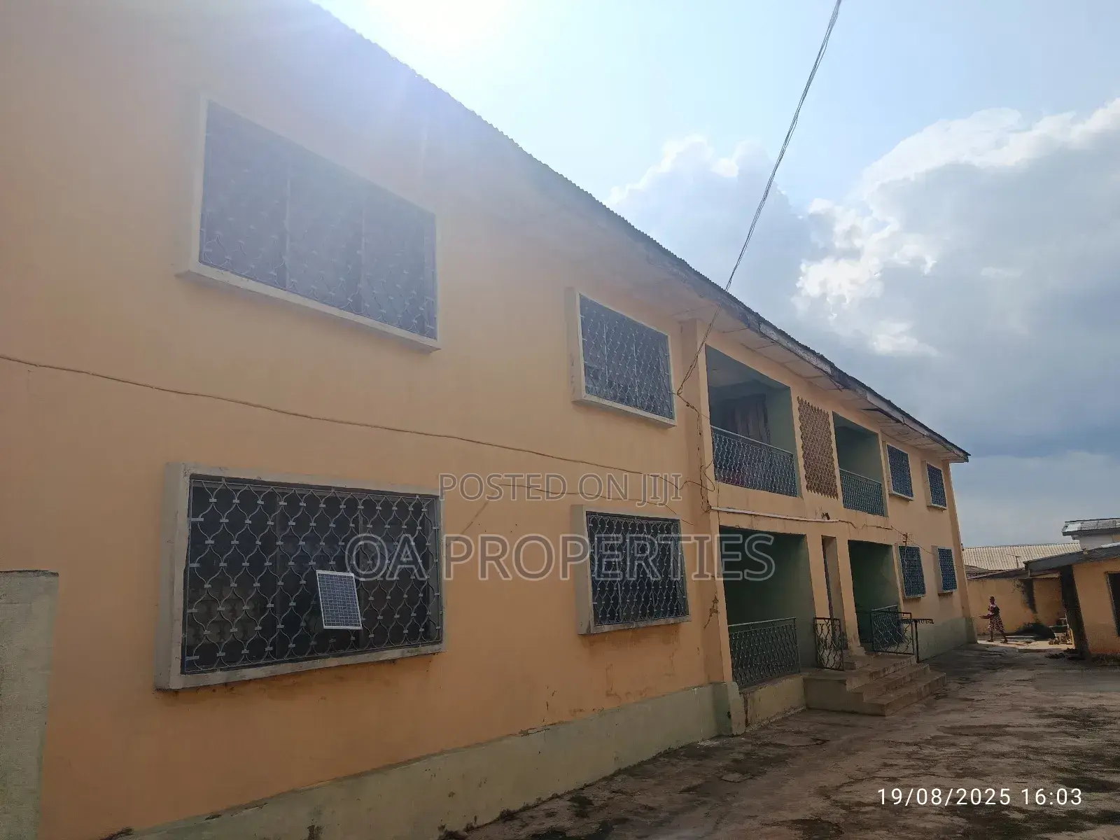 16bdrm Block of Flats in Farayola Bodija, Ibadan for sale