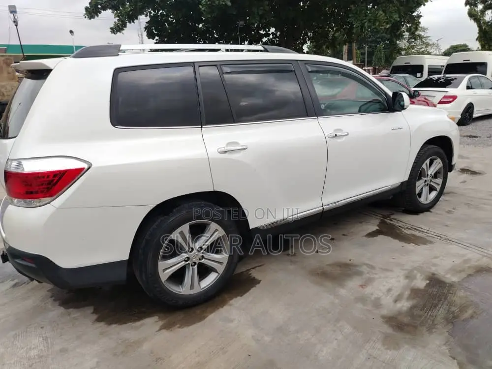 Toyota Highlander Limited 2011 White