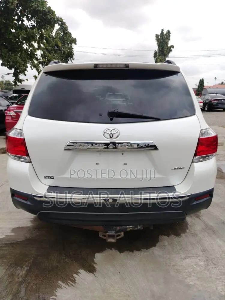 Toyota Highlander Limited 2011 White