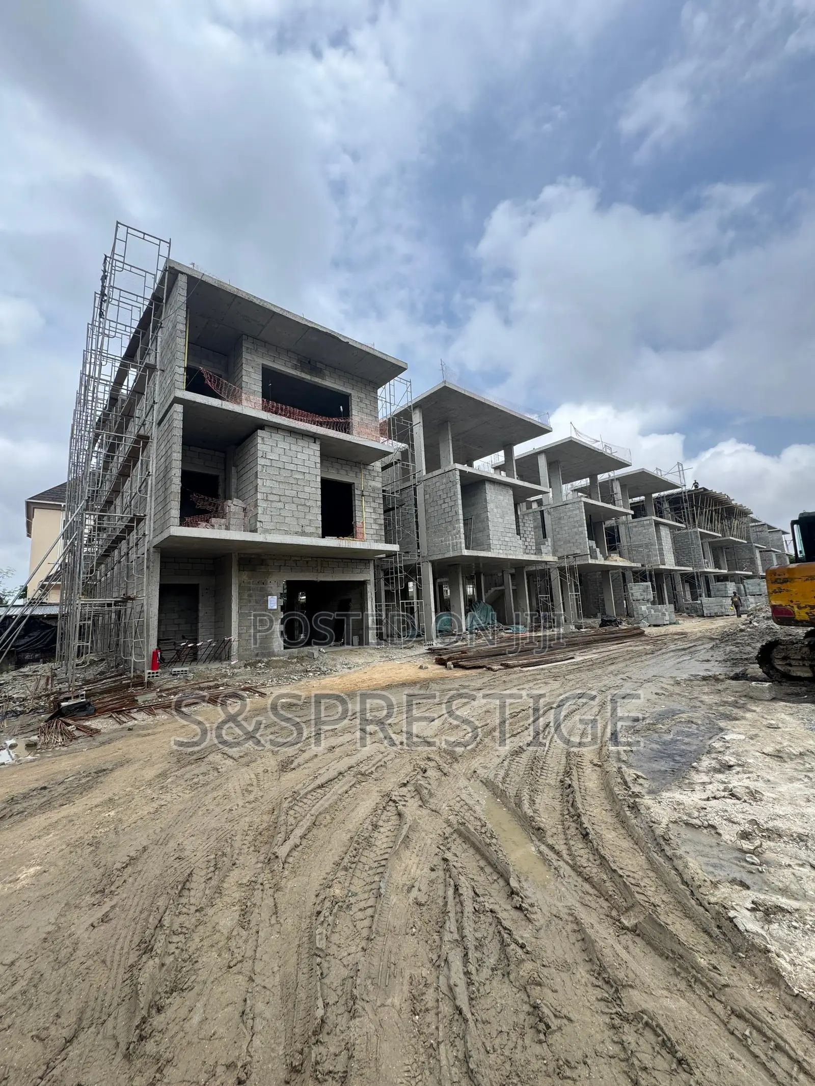 5bdrm Duplex in Banana Island for sale