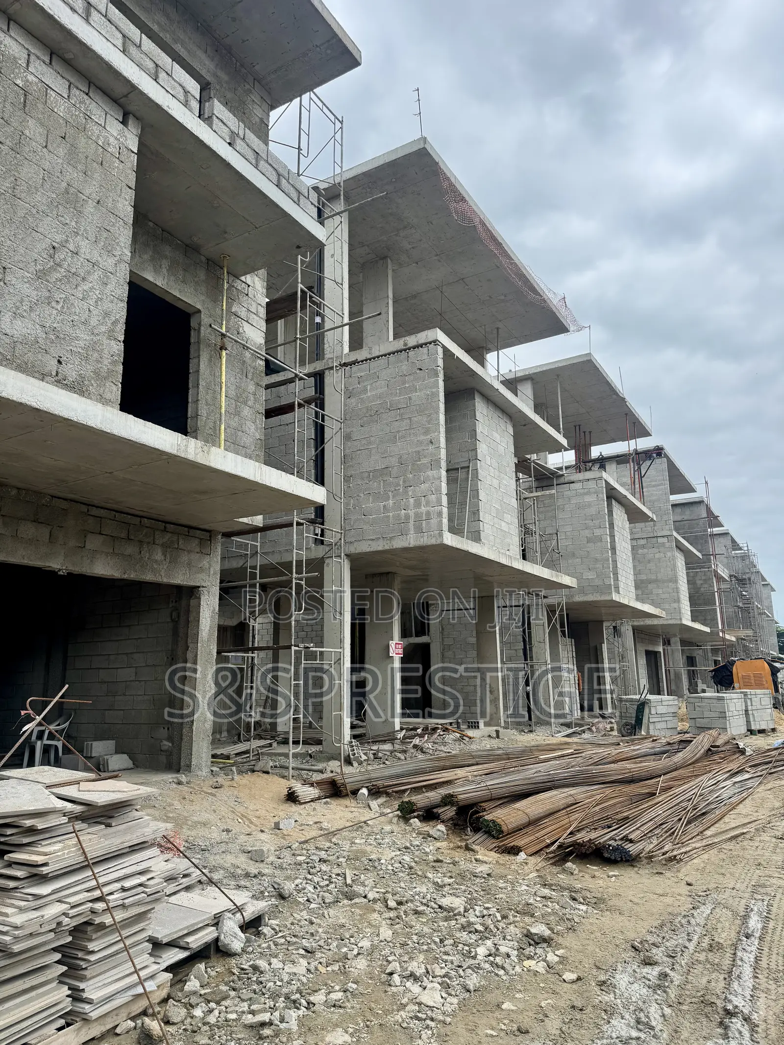 5bdrm Duplex in Banana Island for sale