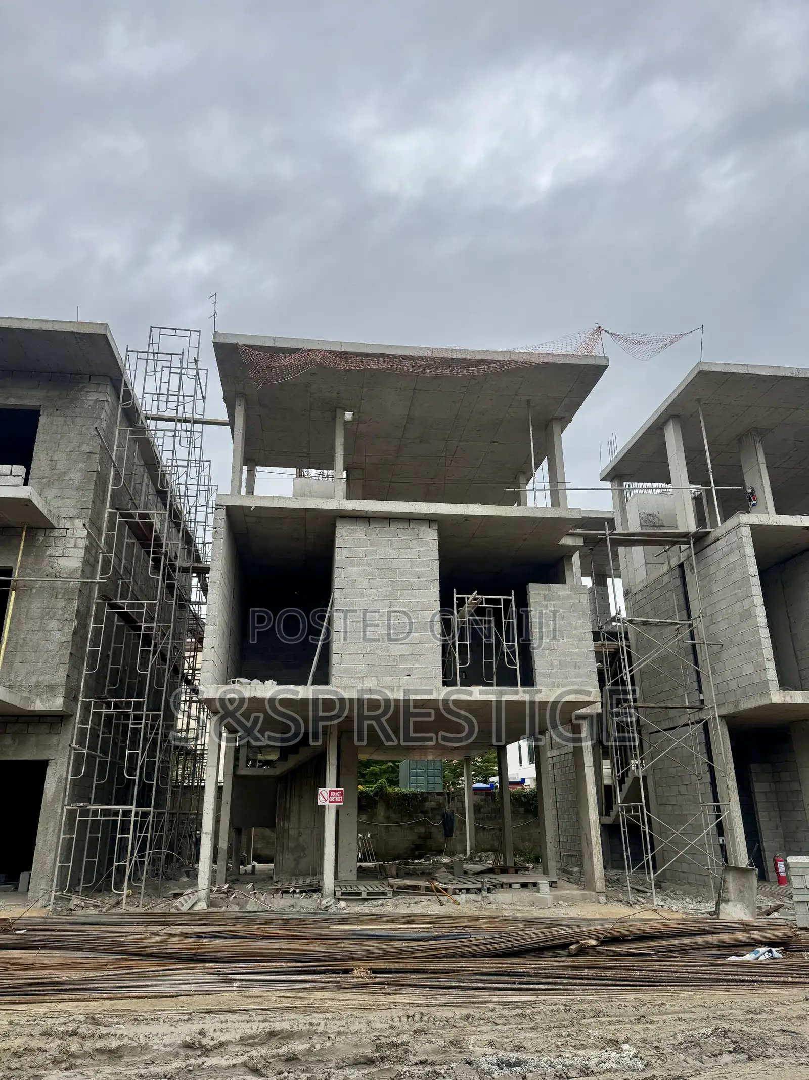 5bdrm Duplex in Banana Island for sale