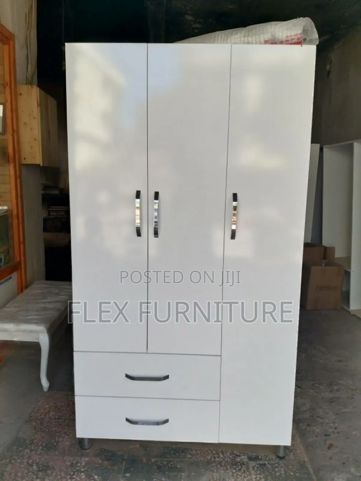 Three Door Wordrope With Drawers