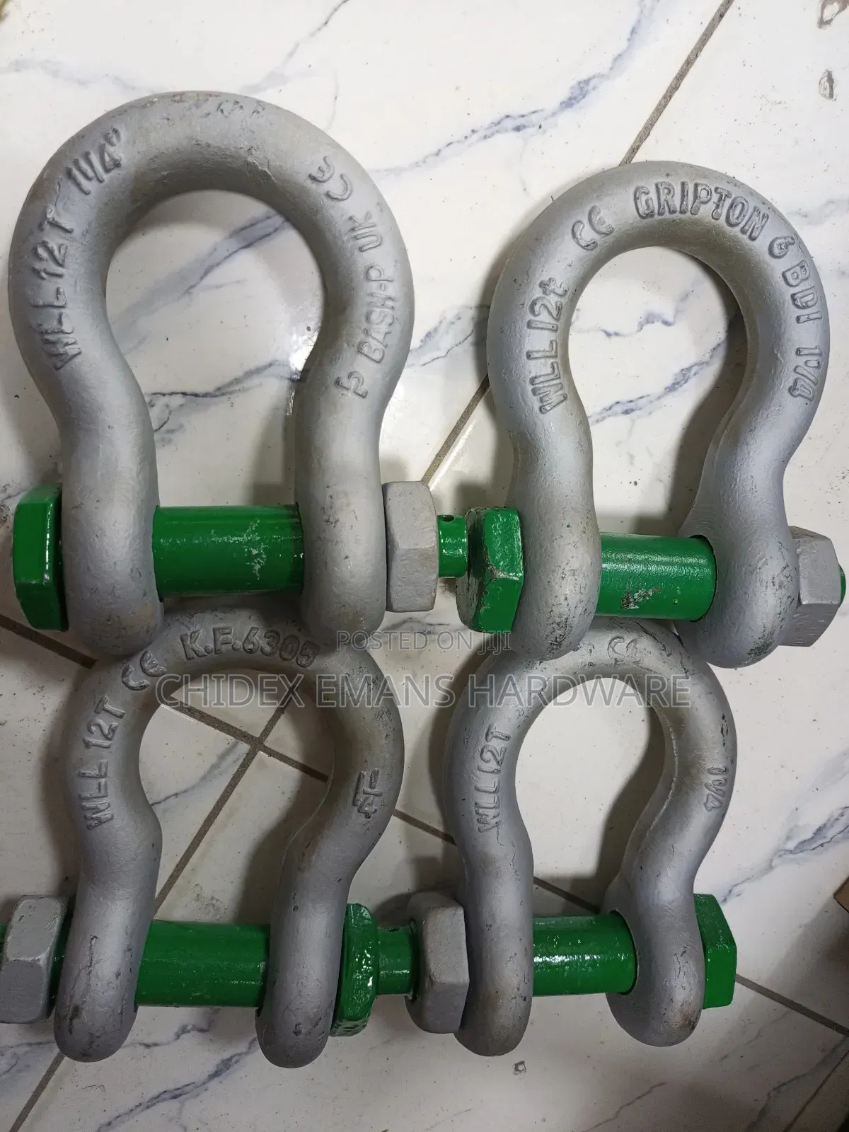 Heavy-Duty Bow Shackles With Bolt-Type Pins.