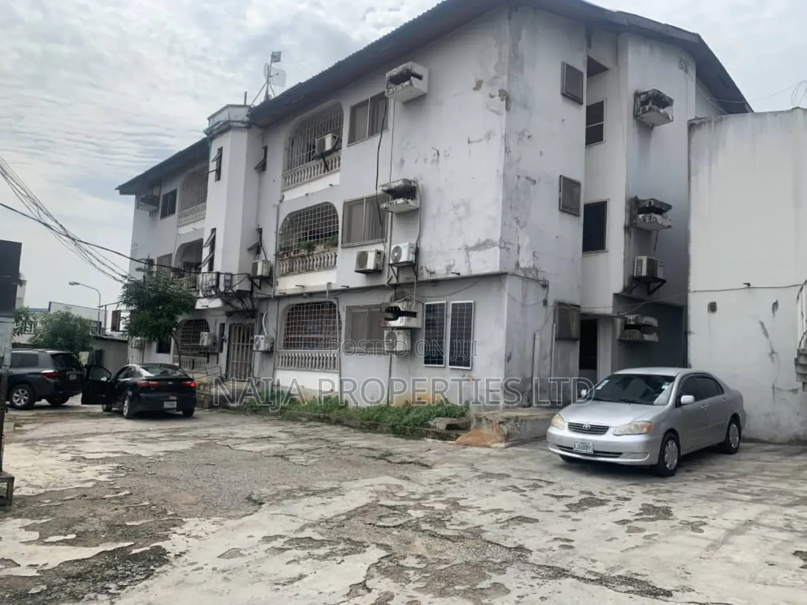3bdrm Block of Flats in Maryland Estate for sale