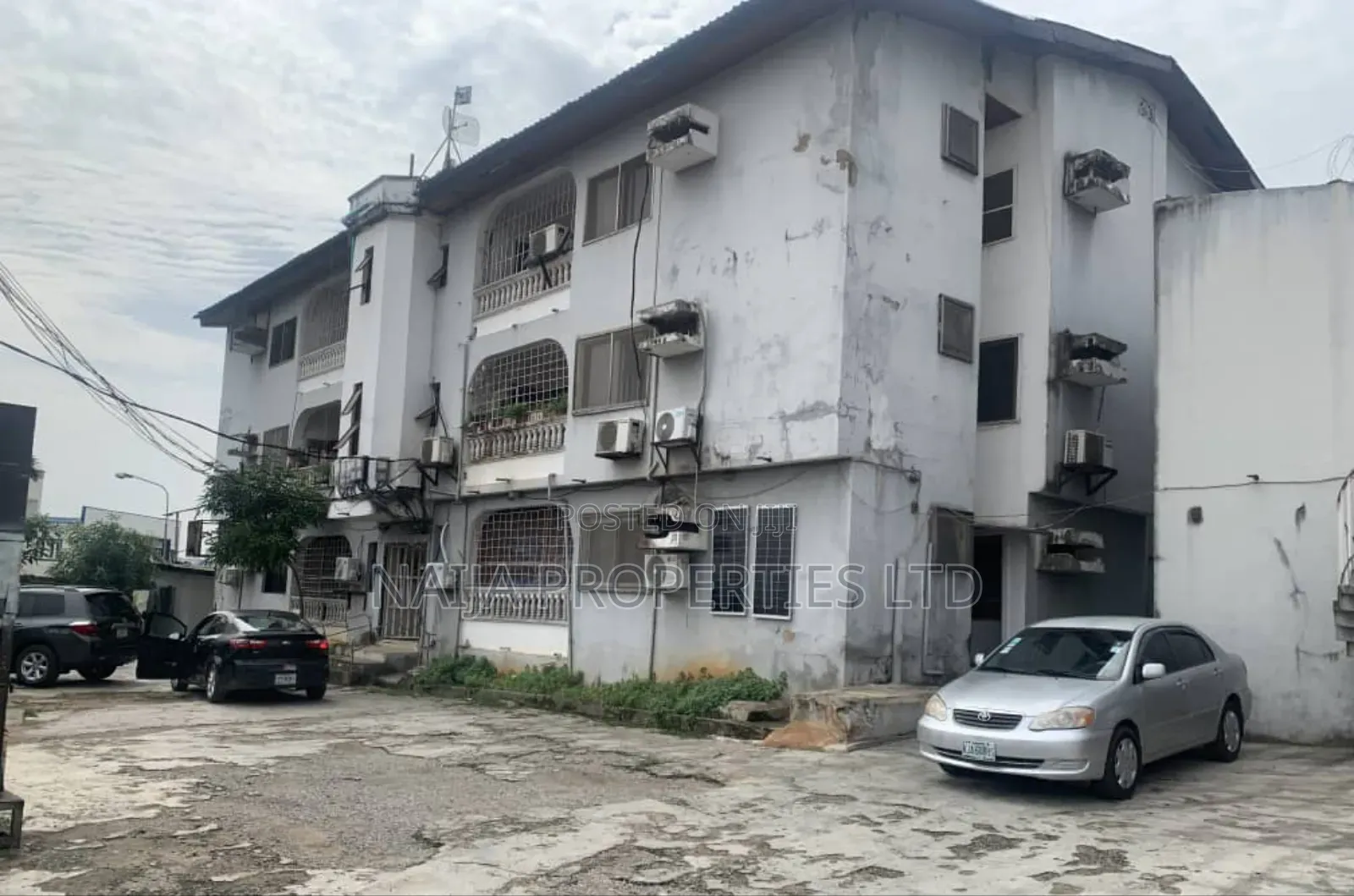 3bdrm Block of Flats in Maryland Estate for sale