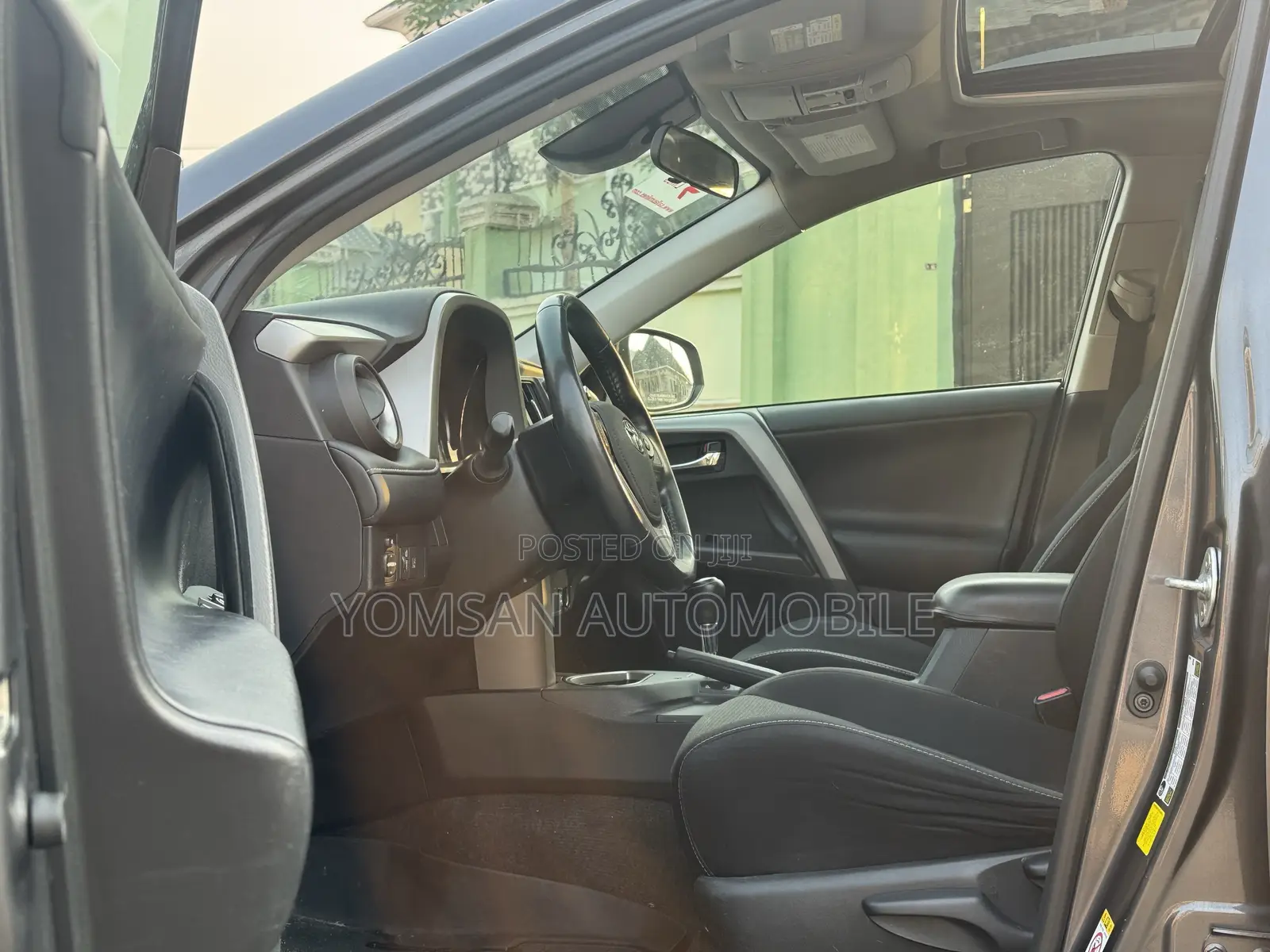Toyota RAV4 XLE 4dr SUV (2.5L 4cyl 6A) 2018 Gray