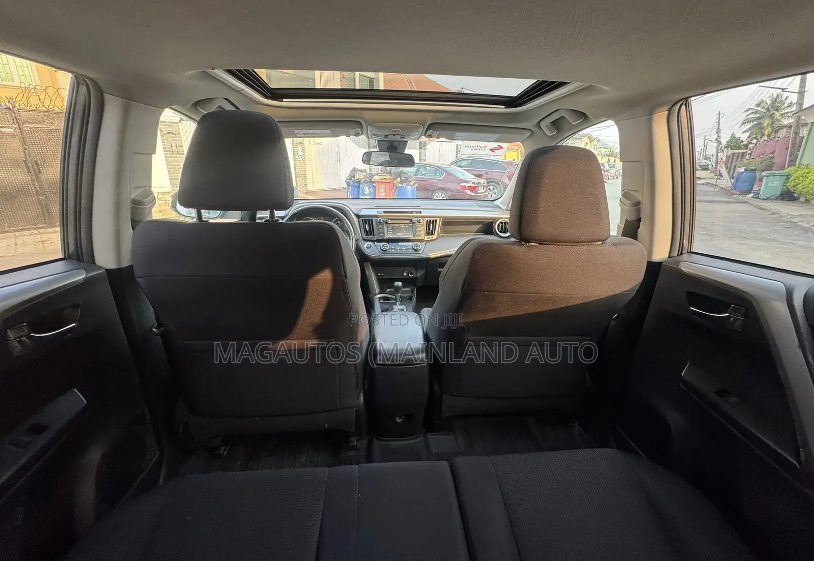 Toyota RAV4 XLE 4dr SUV (2.5L 4cyl 6A) 2018 Gray