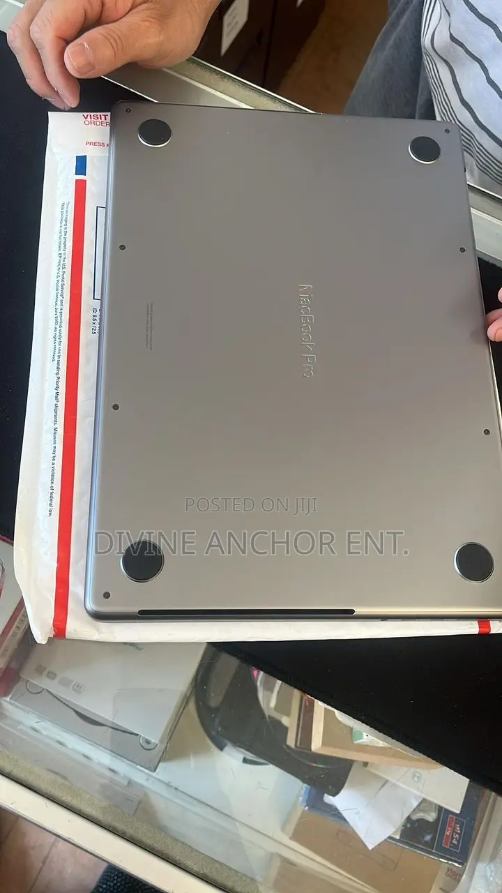 Laptop Apple MacBook Pro 2023 M2 Pro 14-Inch 16GB Apple M2 SSD 1T