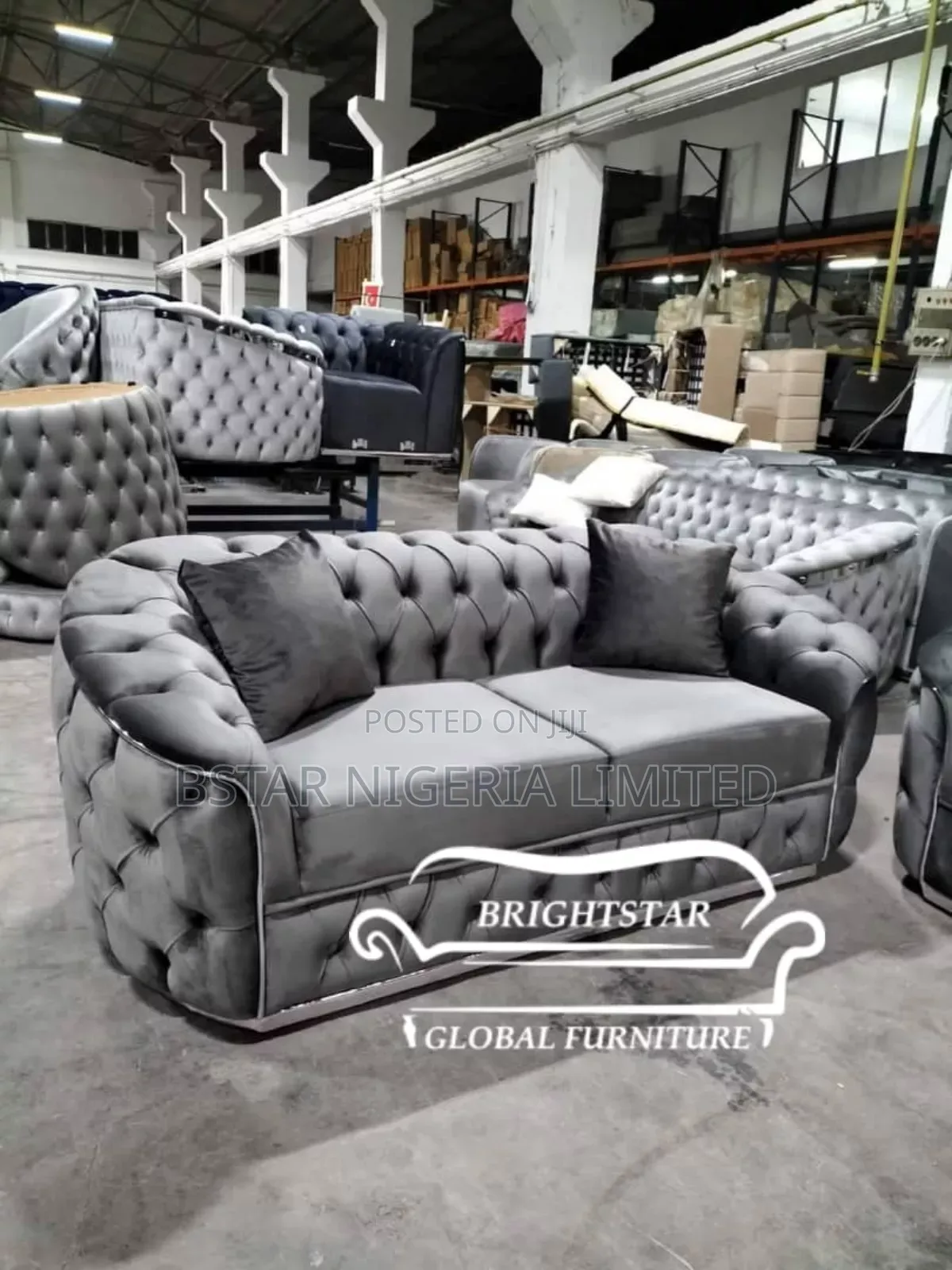 Chic Urban Sofa Chair: Compact and Stylish Seating for Modern Living