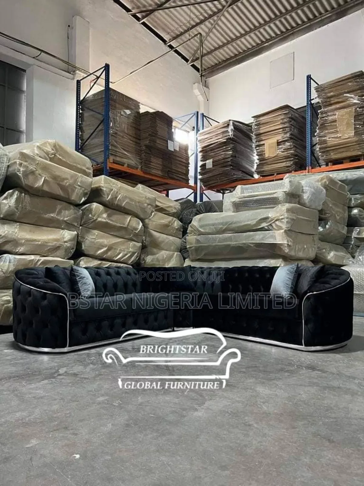 Chic Urban Sofa Chair: Compact and Stylish Seating for Modern Living