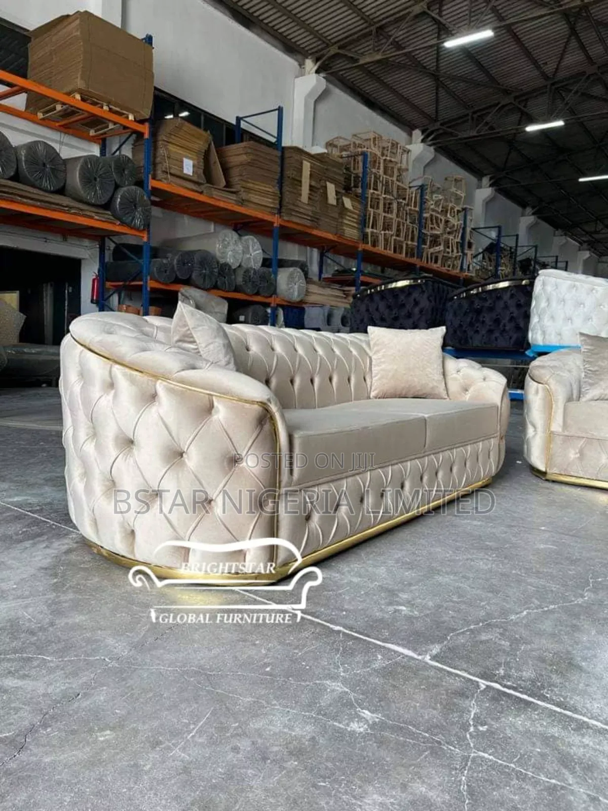 Compact Comfort: Space-Saving Sofa Chair for Cozy Corners