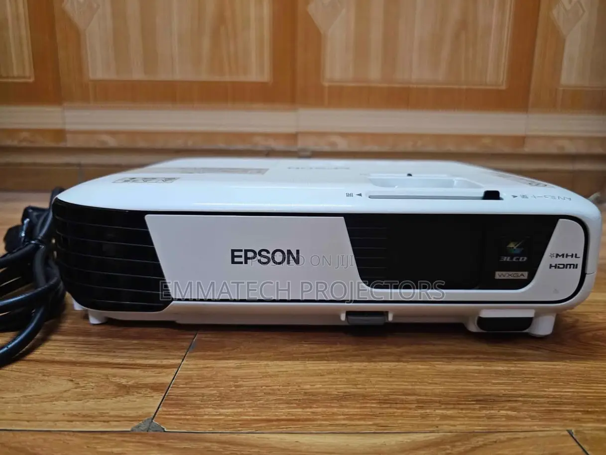 Brand New Epson  Daylight Projector  S41