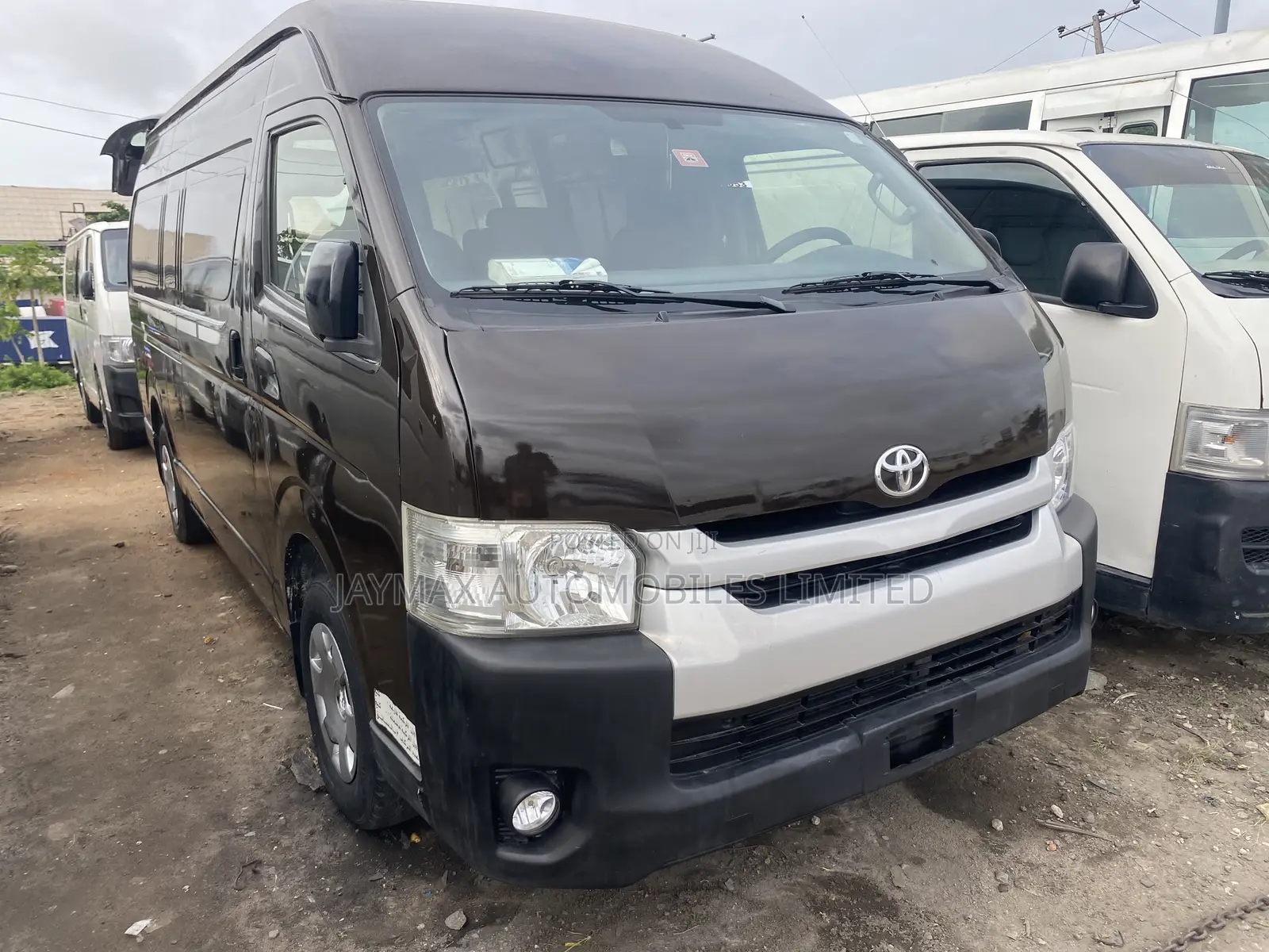 Toyota HiAce 2015 Brown