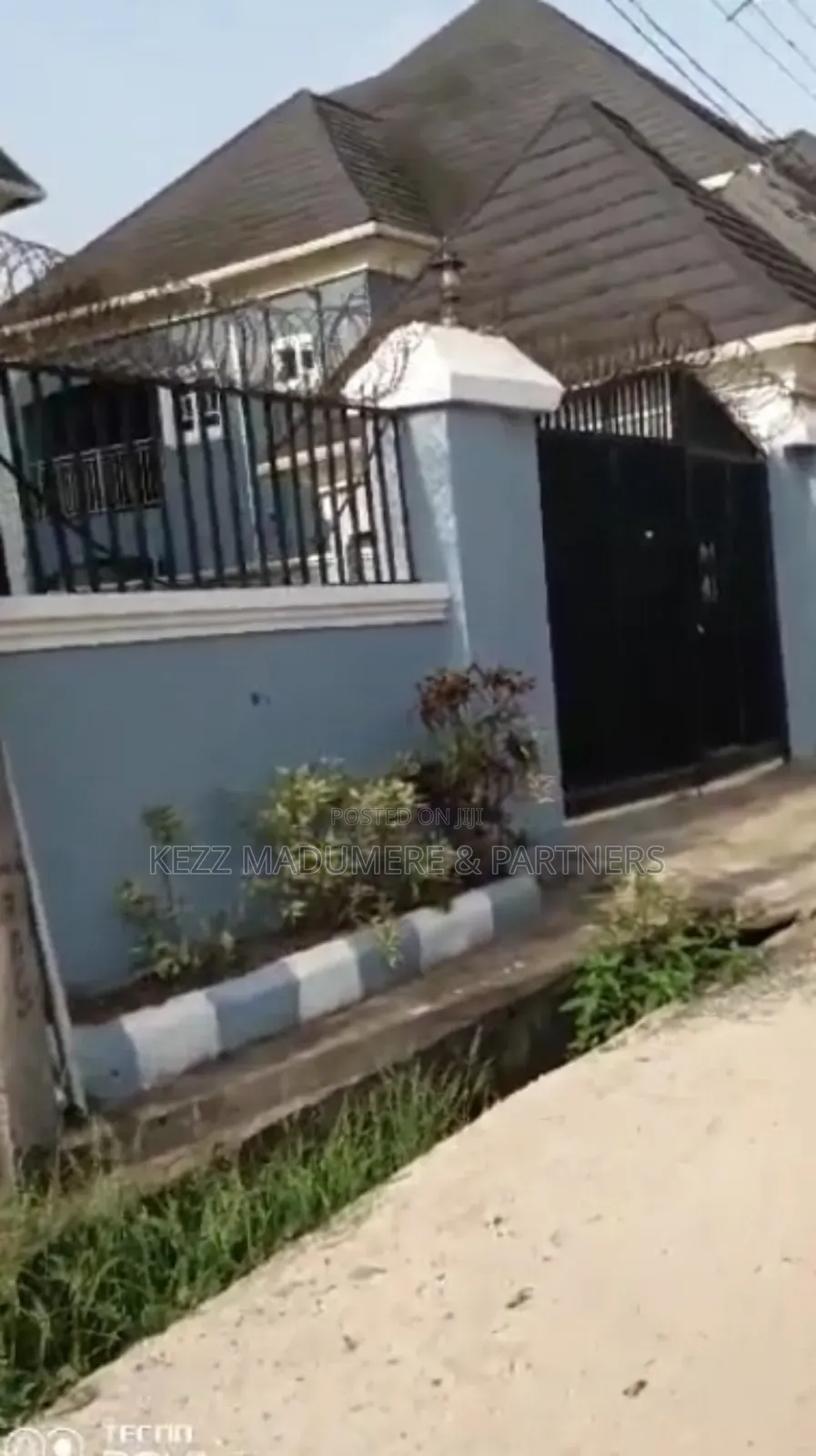 9bdrm Duplex in Imo Housing Estate for sale