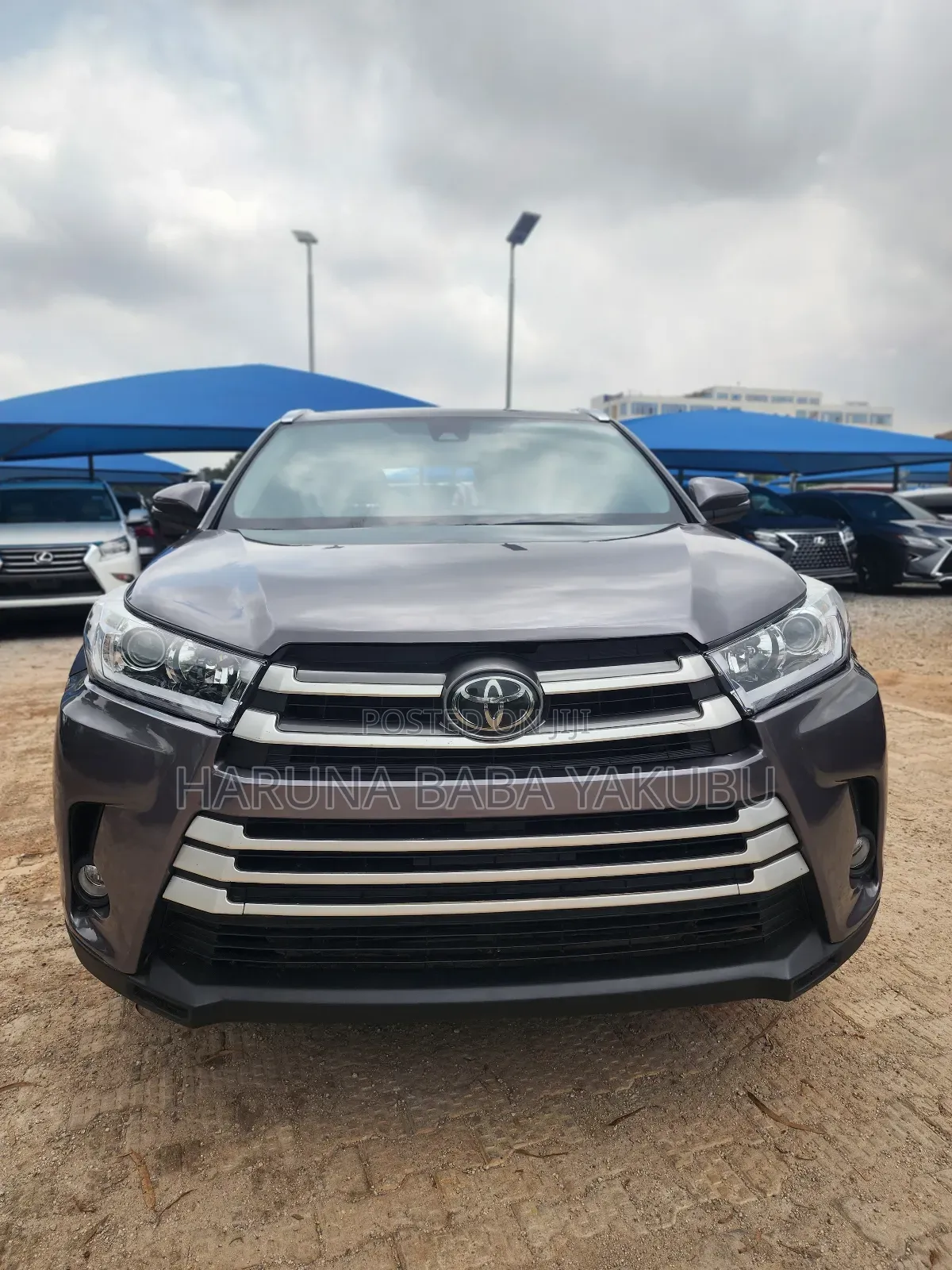 Toyota Highlander XLE 4x2 V6 (3.5L 6cyl 8A) 2017 Gray