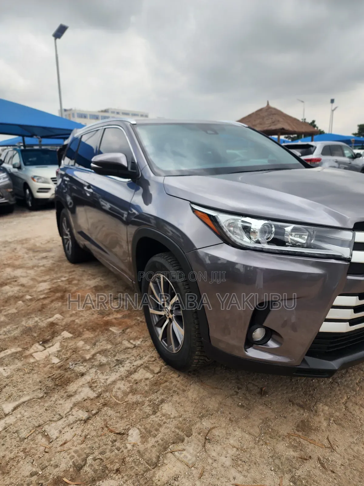 Toyota Highlander XLE 4x2 V6 (3.5L 6cyl 8A) 2017 Gray