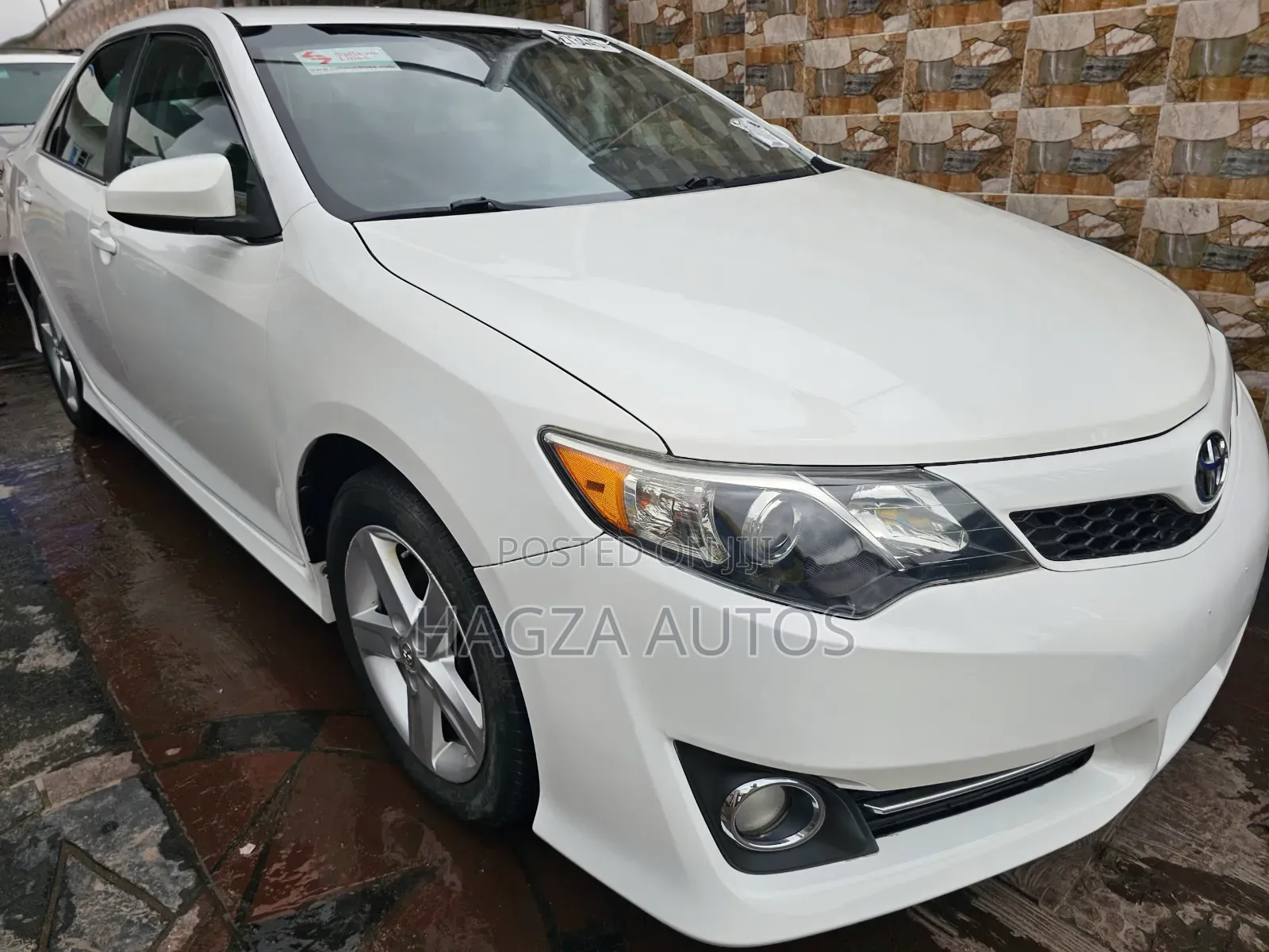 Toyota Camry SE 4dr Sedan (2.5L 4cyl 6A) 2013 White