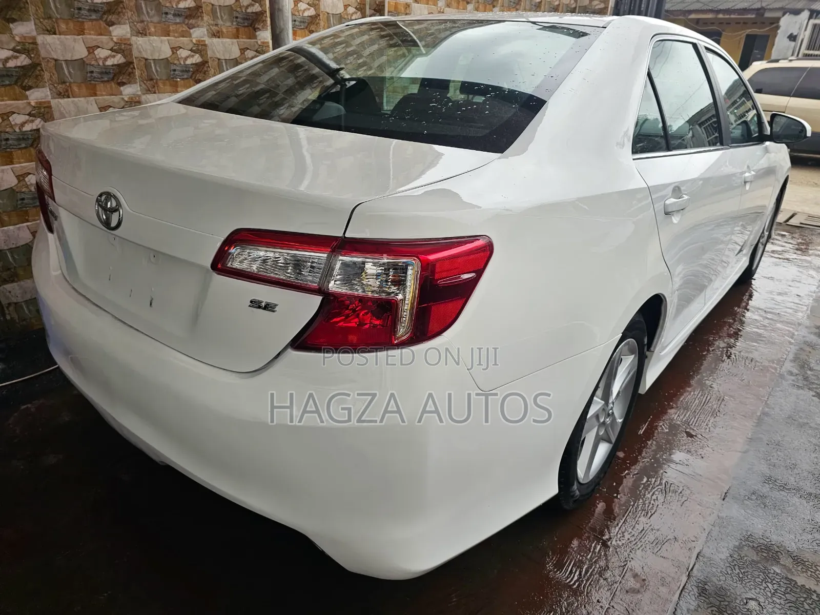 Toyota Camry SE 4dr Sedan (2.5L 4cyl 6A) 2013 White