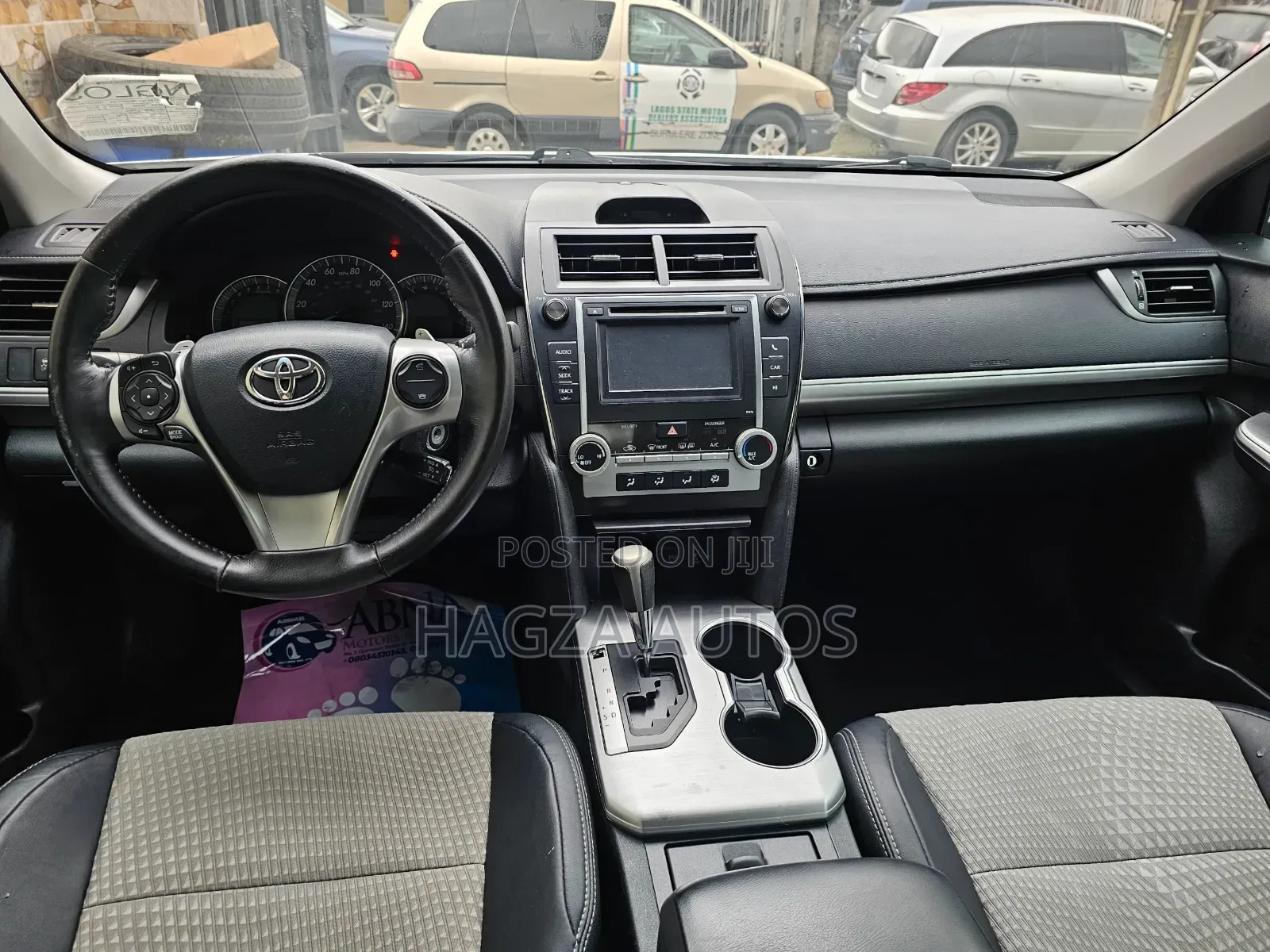 Toyota Camry SE 4dr Sedan (2.5L 4cyl 6A) 2013 White