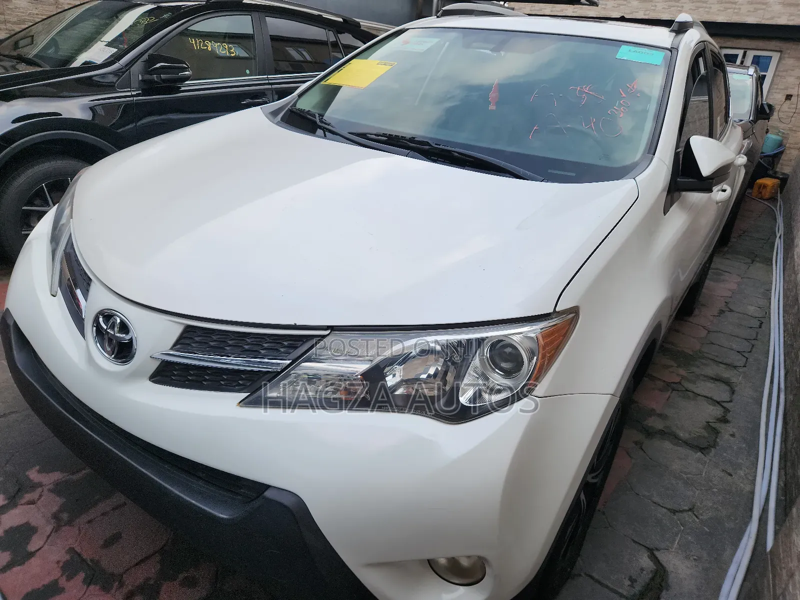 Toyota RAV4 Limited 4dr SUV AWD (2.5L 4cyl 6A) 2015 White