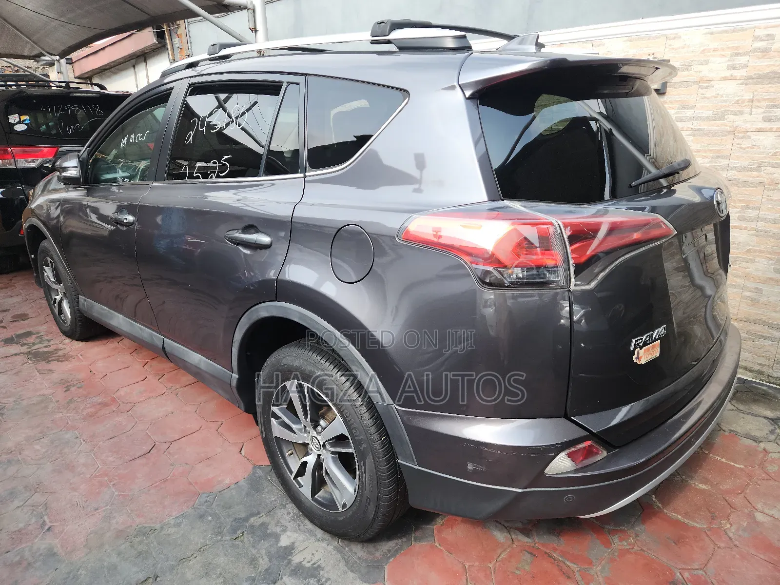Toyota RAV4 XLE AWD (2.5L 4cyl 6A) 2016 Gray