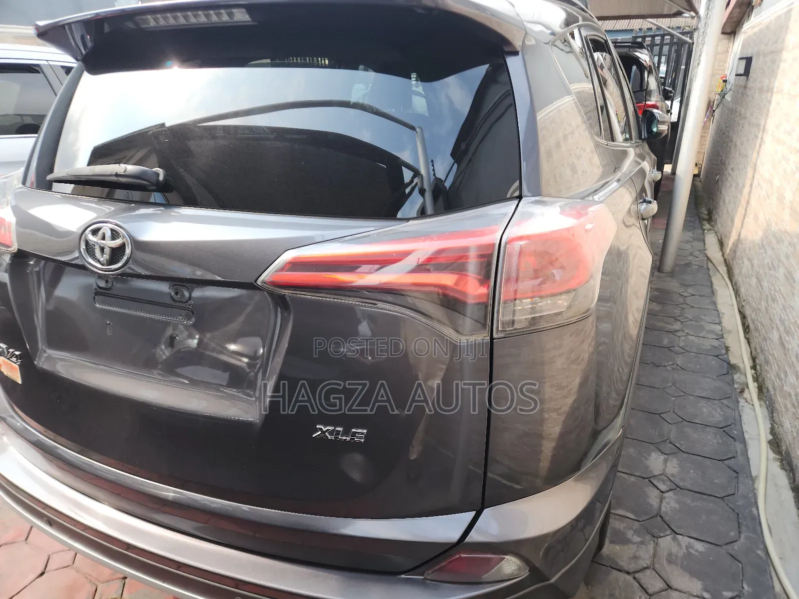 Toyota RAV4 XLE AWD (2.5L 4cyl 6A) 2016 Gray
