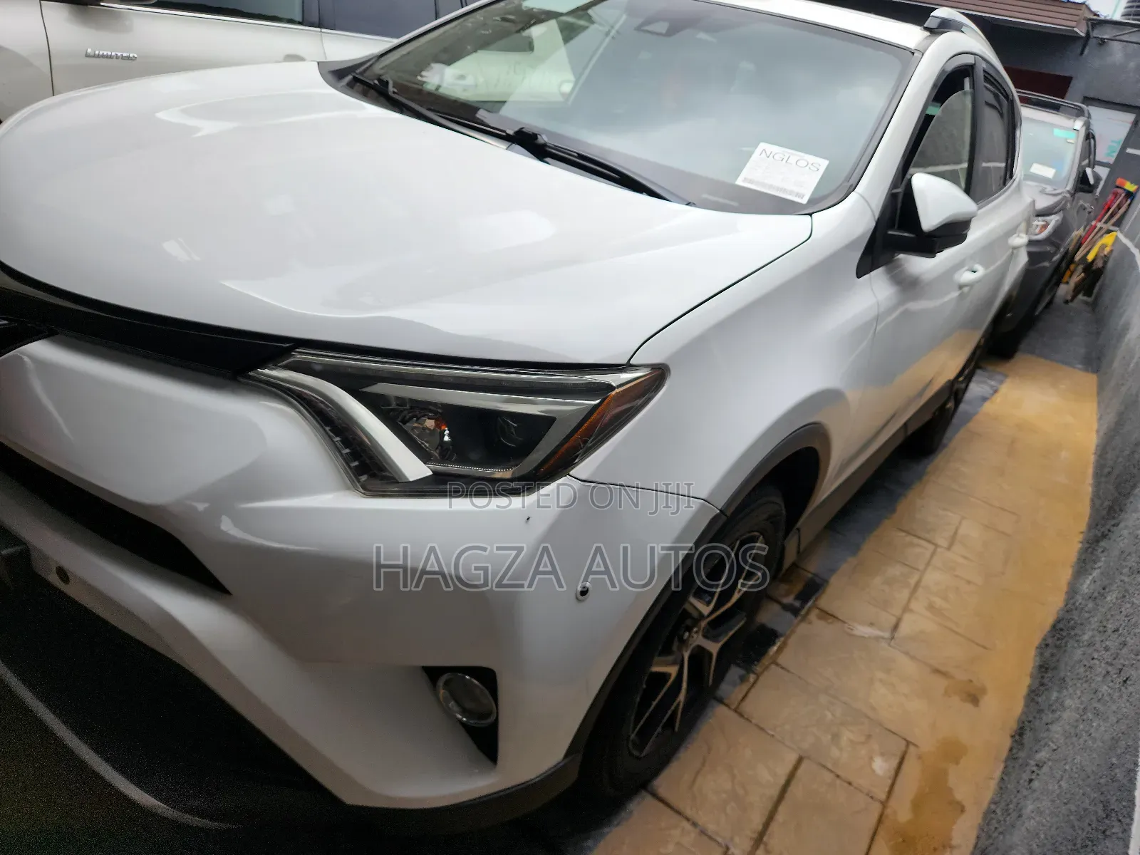Toyota RAV4 SE AWD (2.5L 4cyl 6A) 2016 White