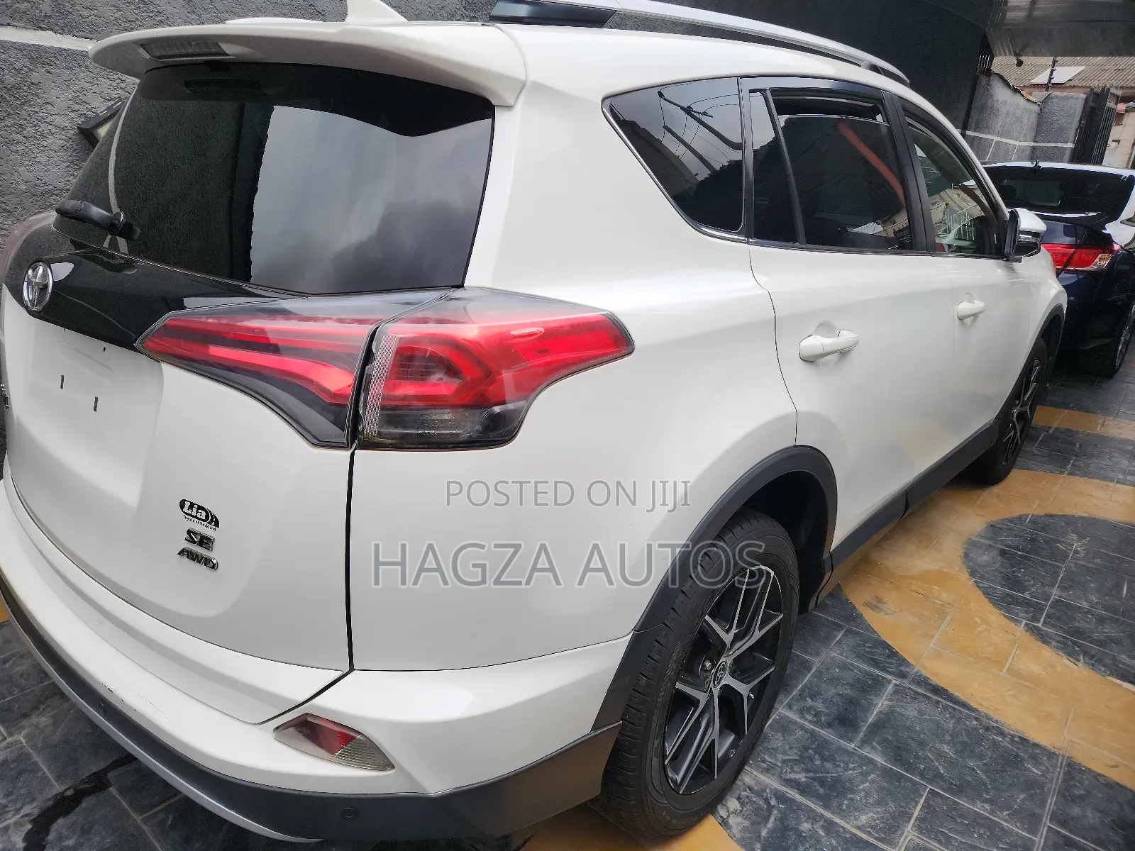 Toyota RAV4 SE AWD (2.5L 4cyl 6A) 2016 White
