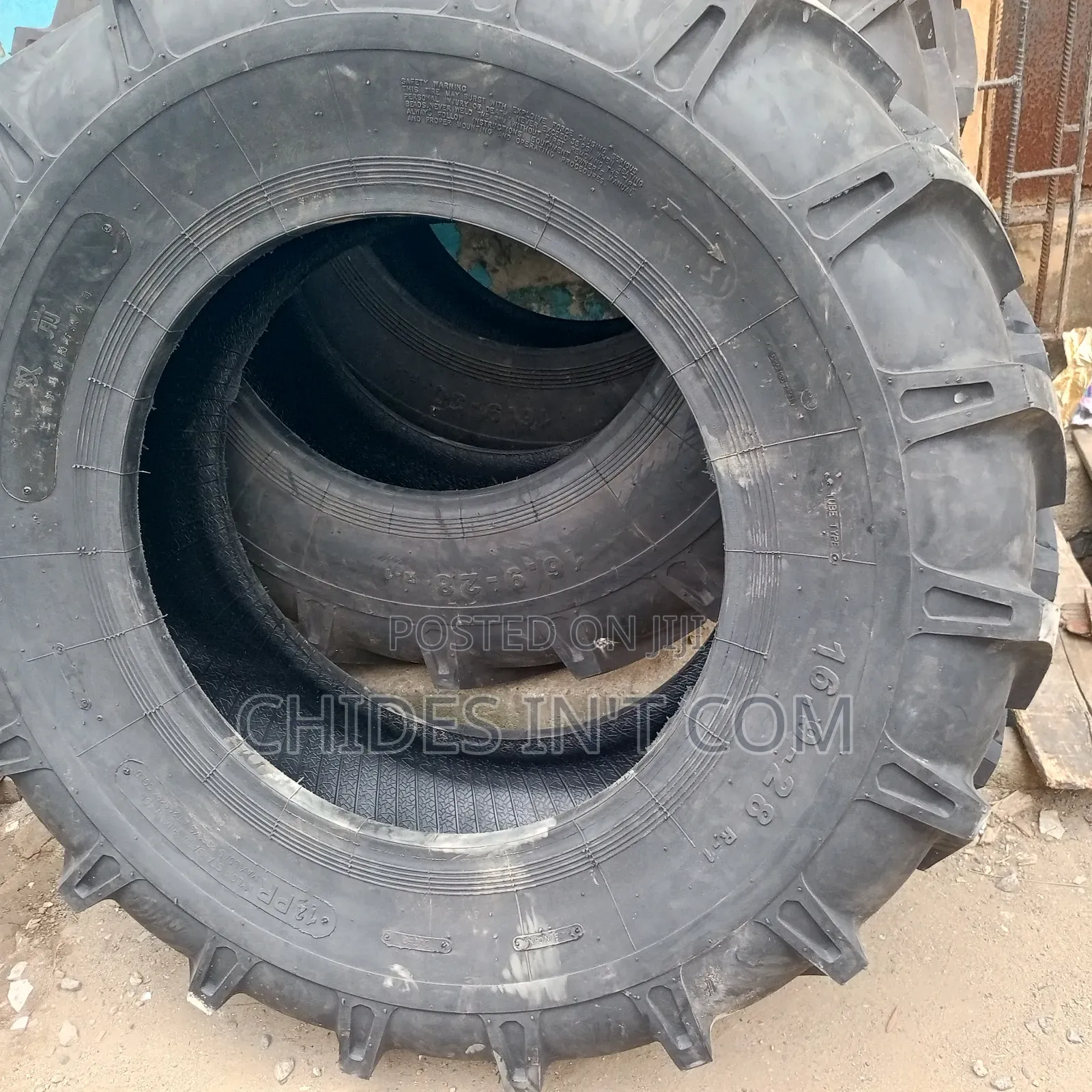 16.9-28 Lander Tire