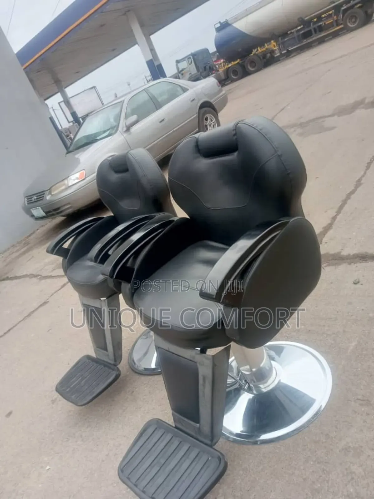 Executive Salon Rolling Recliner Barber Chair (Each)