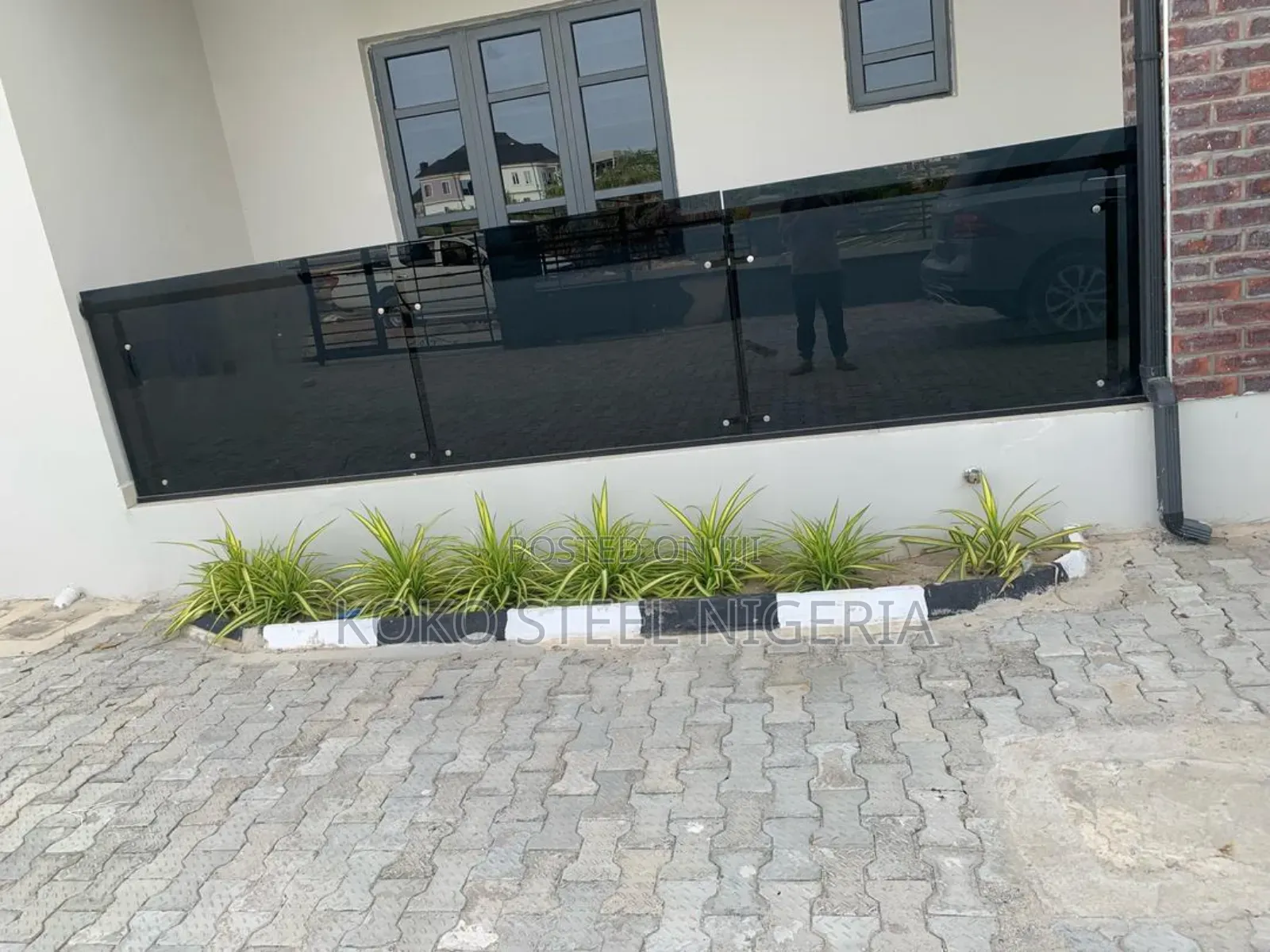 10mm Frameless Black Glass Handrail