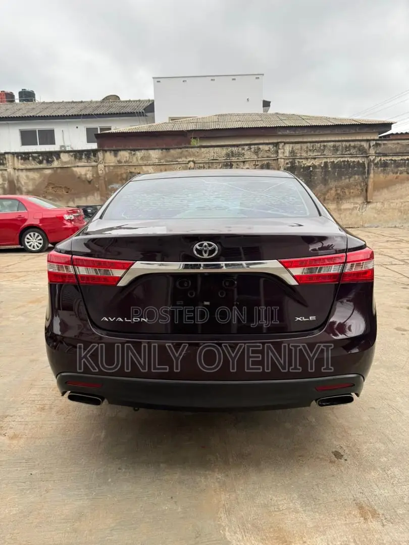 Toyota Avalon XLE Premium Sedan FWD (3.5L 6cyl 6A) 2013 Maroon
