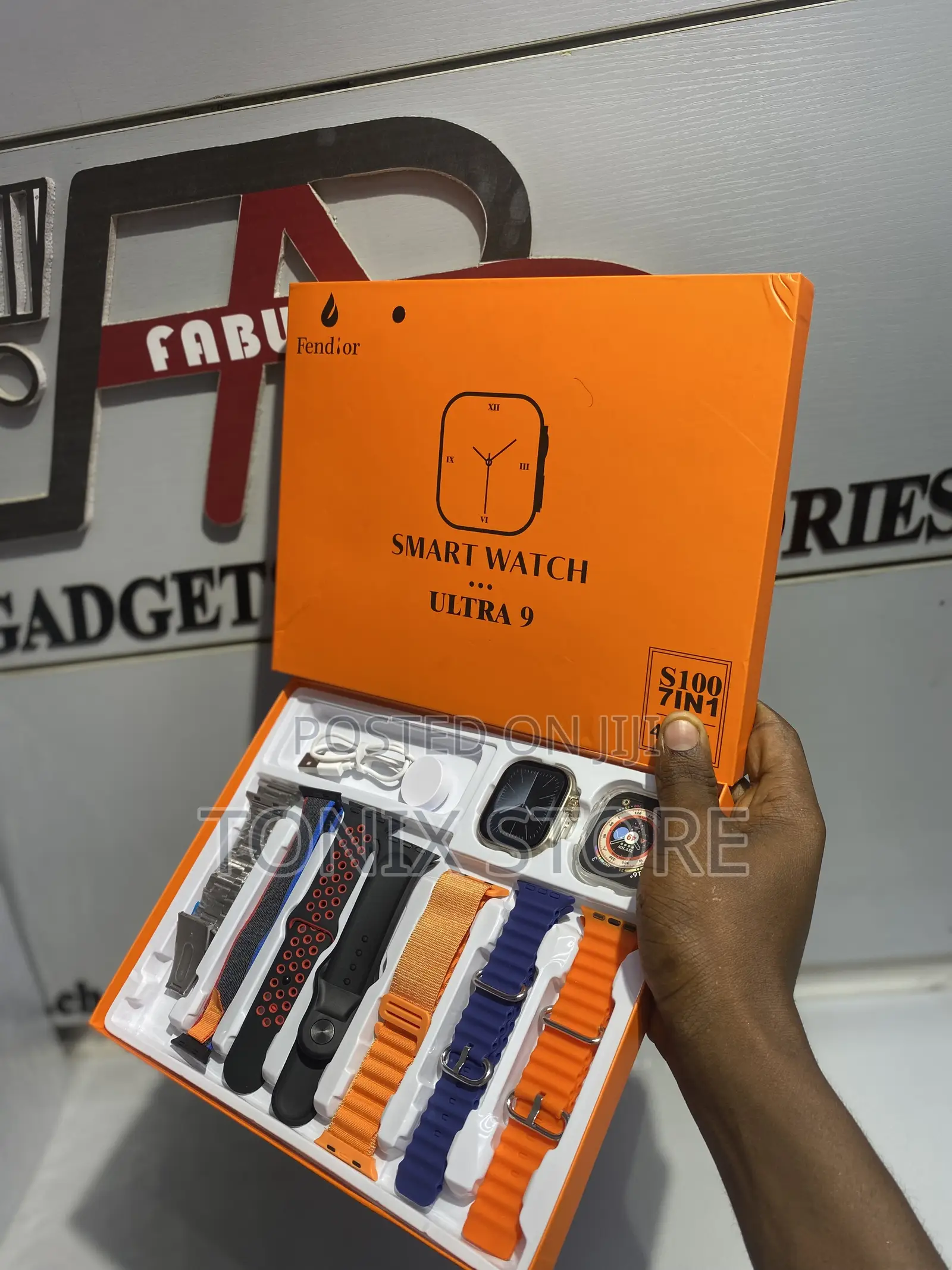 S100 Smartwatch With 7 Straps and Watch Case